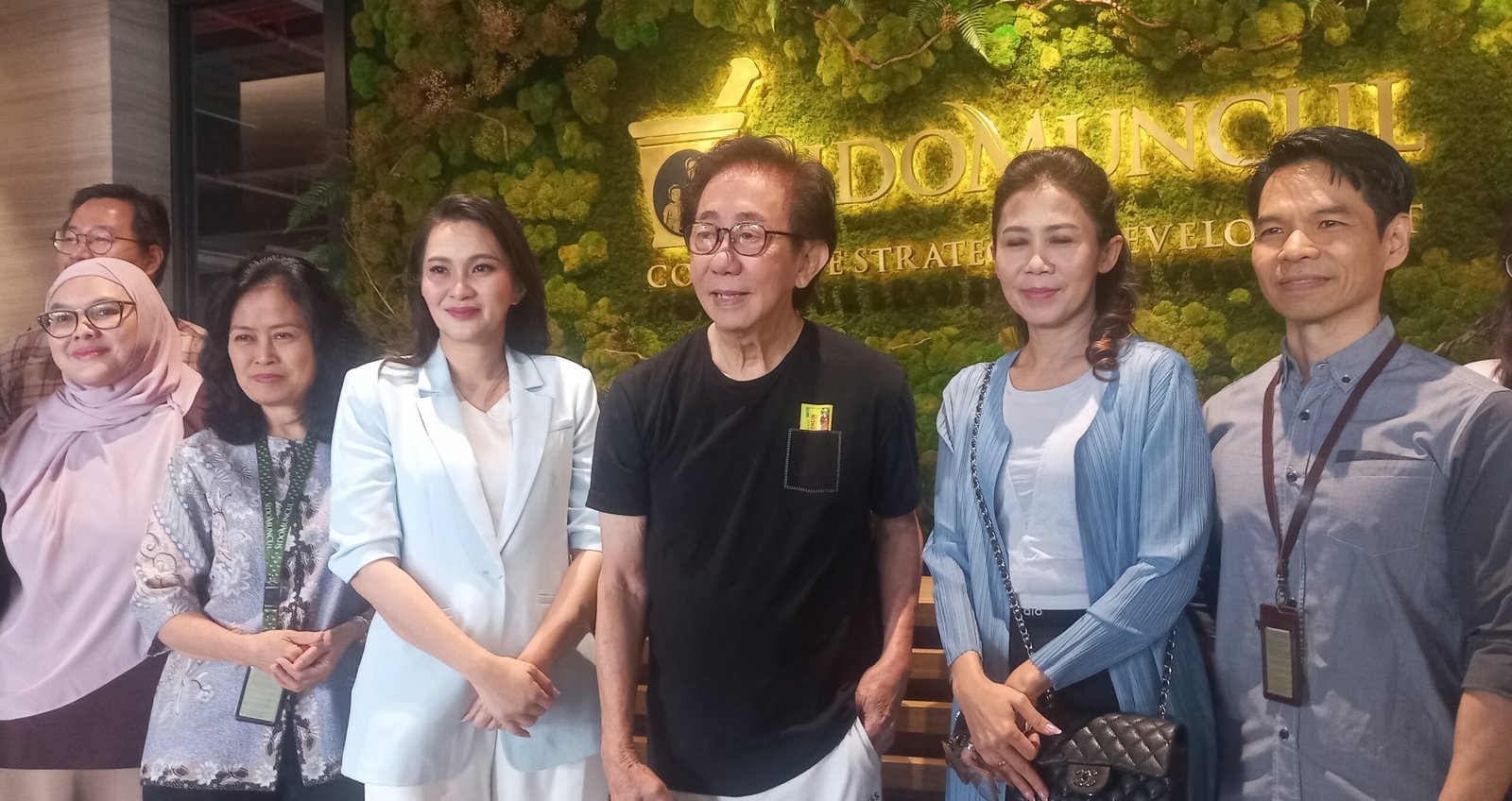 Sherly Tjoanda dan Irwan Hidayat