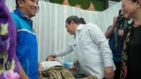 Gubernur DKI Jakarta, Pramono Anung, meninjau langsung pelaksanaan program Khitanan Massal yang diselenggarakan oleh PAM JAYA dan TP PKK Provinsi DKI Jakarta di Balai Kota Jakarta. Sumber Gambar: Dok. Pemprov DKI Jakarta